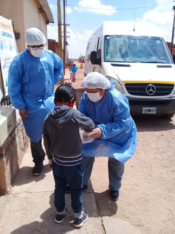 與當(dāng)?shù)蒯t(yī)院合作，開(kāi)展健康預(yù)防檢測(cè)